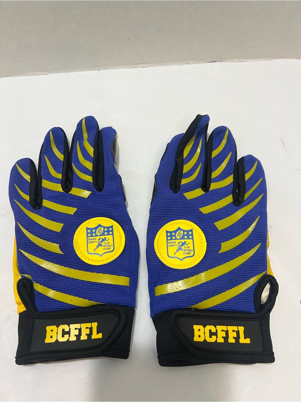 Sport Receivers Ultra-Stick Football Gloves - YL (new without tag)